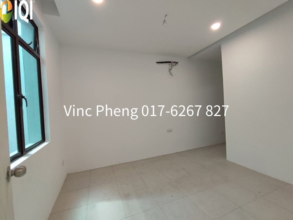 MODERN RENOVATED 2.5 Storey Terrace near TARCOR PARK @ Limbongan Indah image