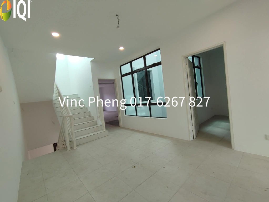 MODERN RENOVATED 2.5 Storey Terrace near TARCOR PARK @ Limbongan Indah image