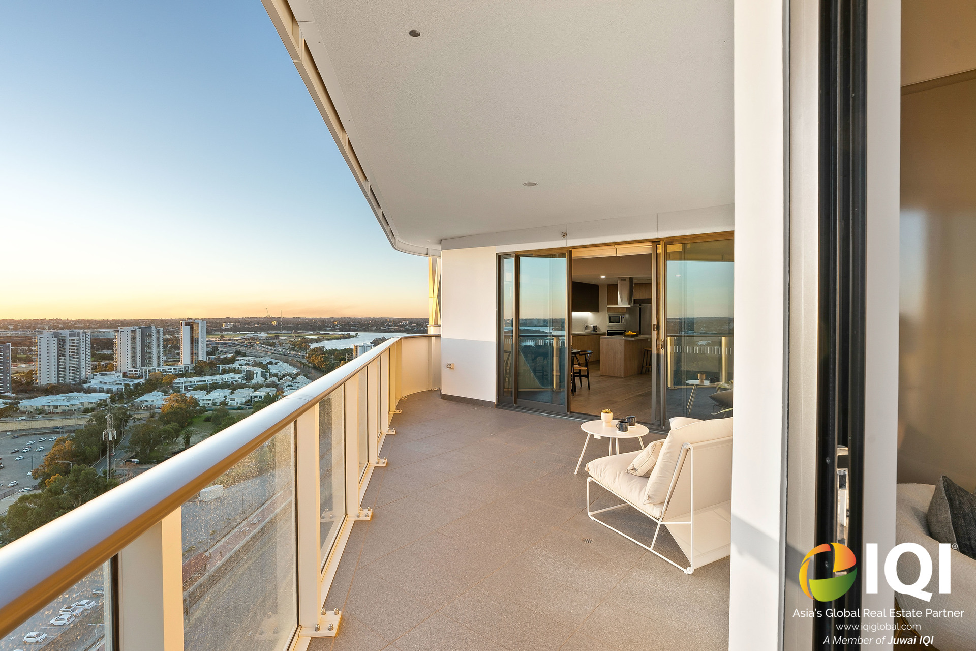 A Front Row Seat To Burswood's Golden Hour image