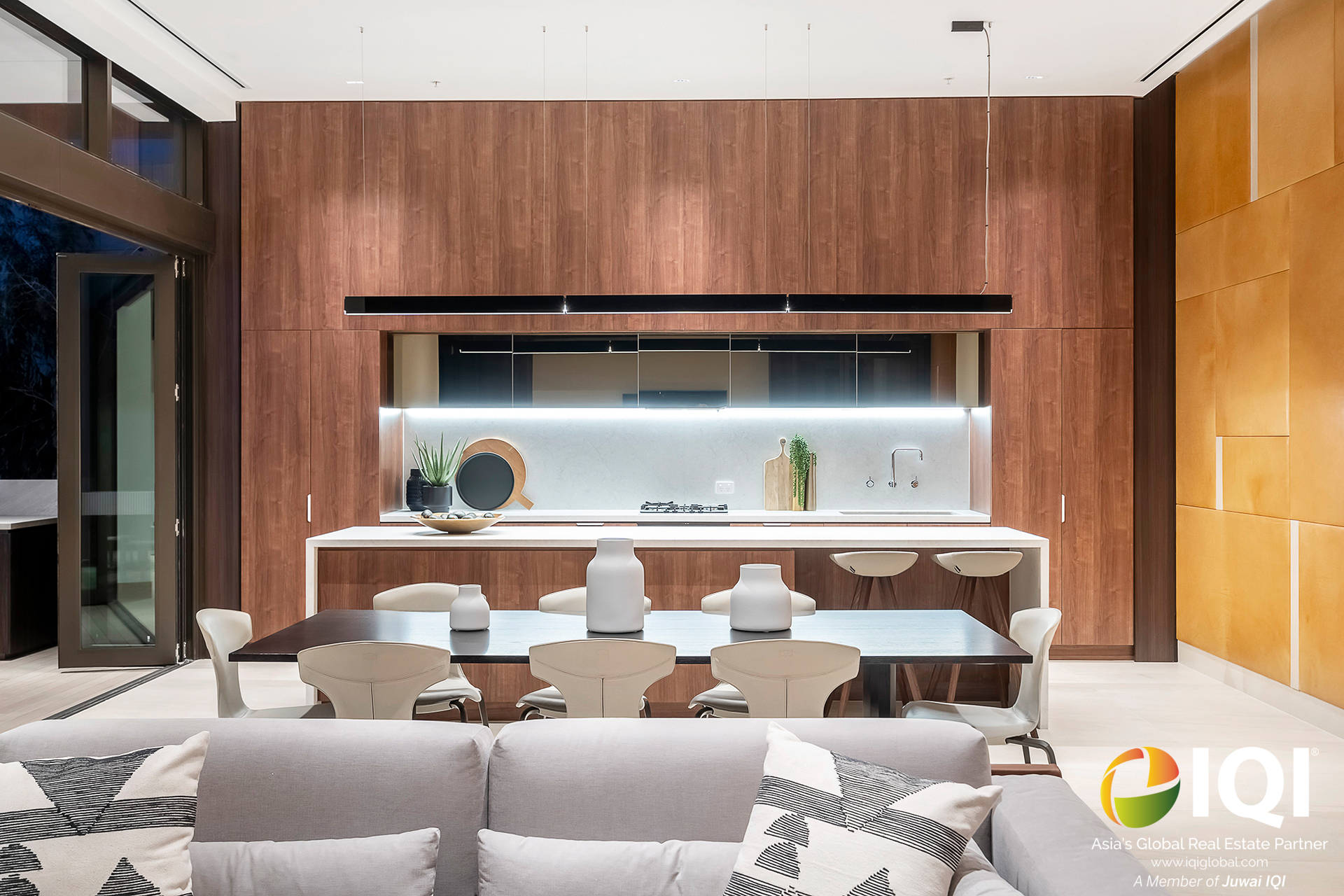 Premium Riverside Apartment Living Right At Elizabeth Quay! image