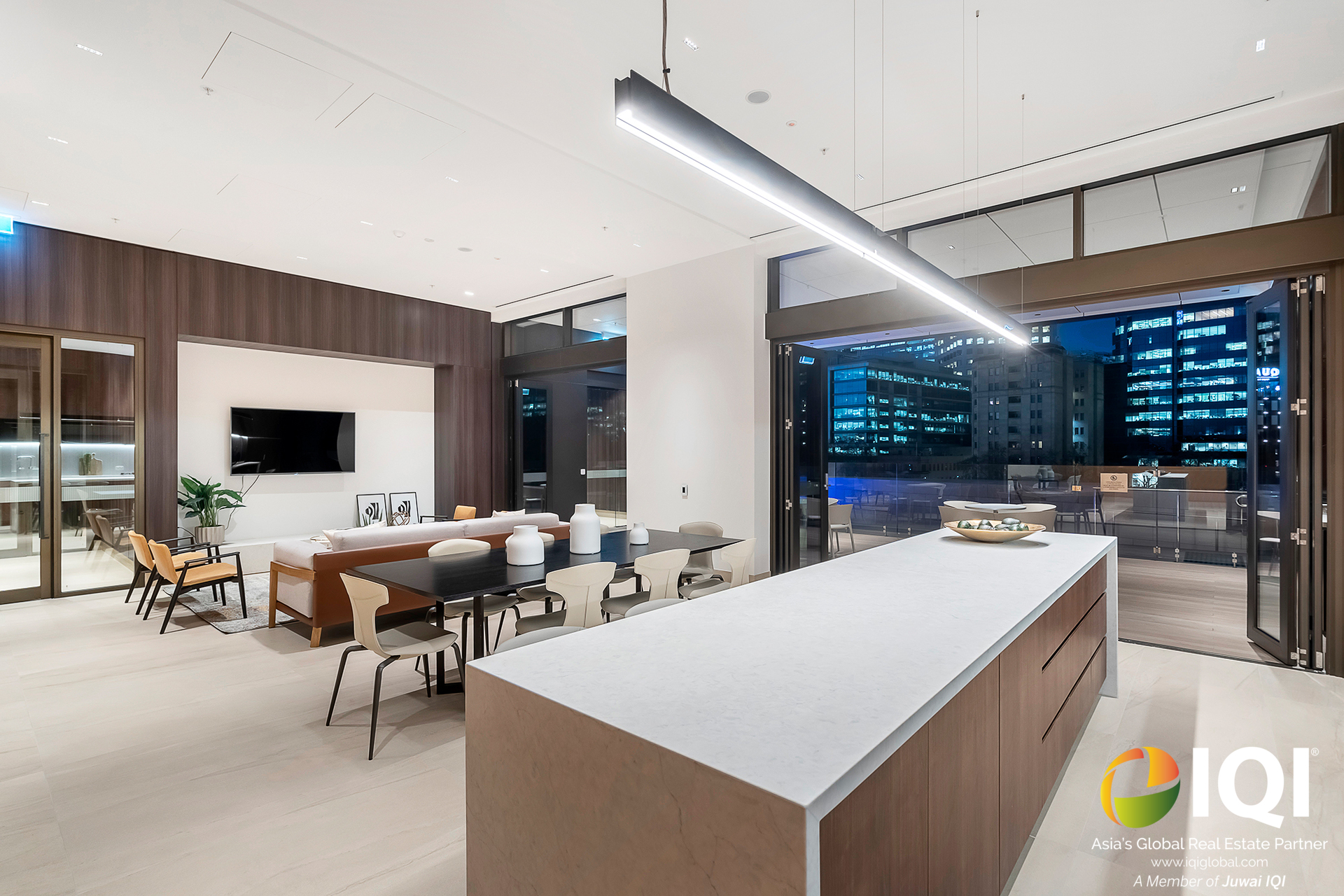 Premium Riverside Apartment Living Right At Elizabeth Quay! image