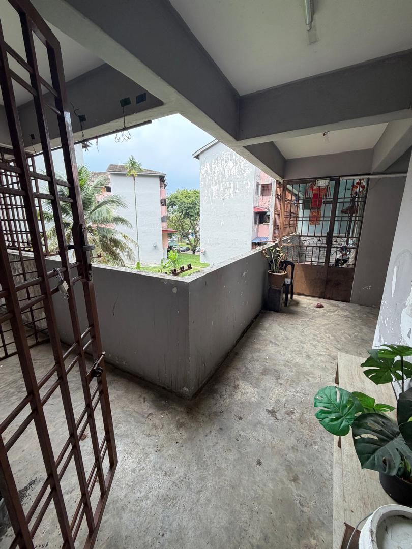 Balau Low Cost Flat,Taman Rinting,Masai,Low Floor,Renovated,Full Loan image