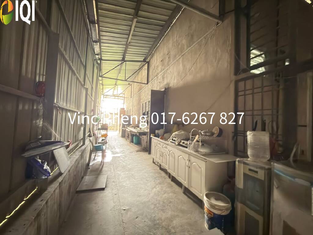 INVESTMENT DEAL! 3-Storey Freehold Warehouse @ Krubong image