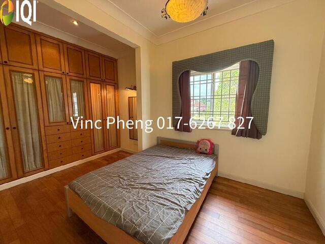 SPACIOUS Bungalow With SWIMMING POOL @ Ozana Villa Ayer Keroh image