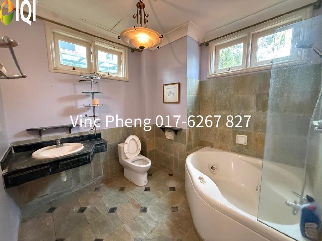 SPACIOUS Bungalow With SWIMMING POOL @ Ozana Villa Ayer Keroh image