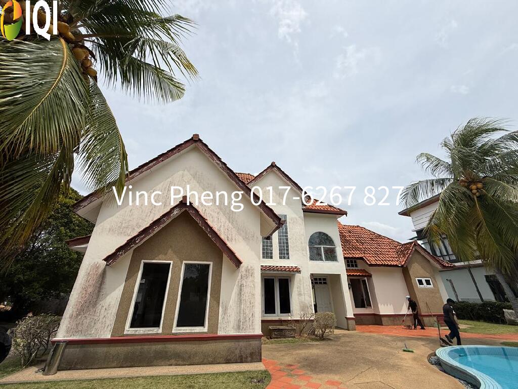SPACIOUS Bungalow With SWIMMING POOL @ Ozana Villa Ayer Keroh image
