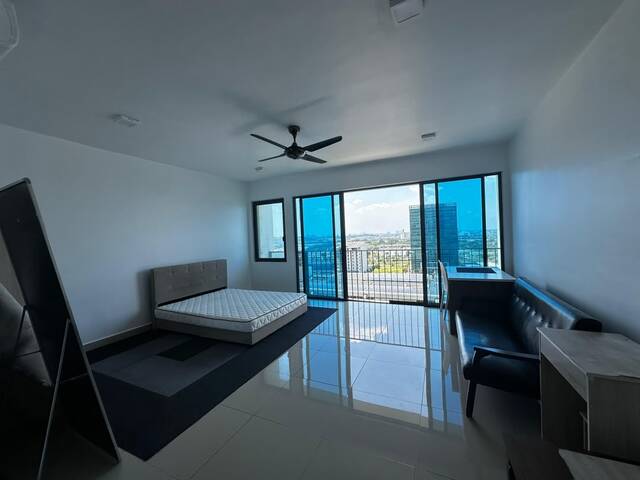 Trefoil Service Residence, Setia City image