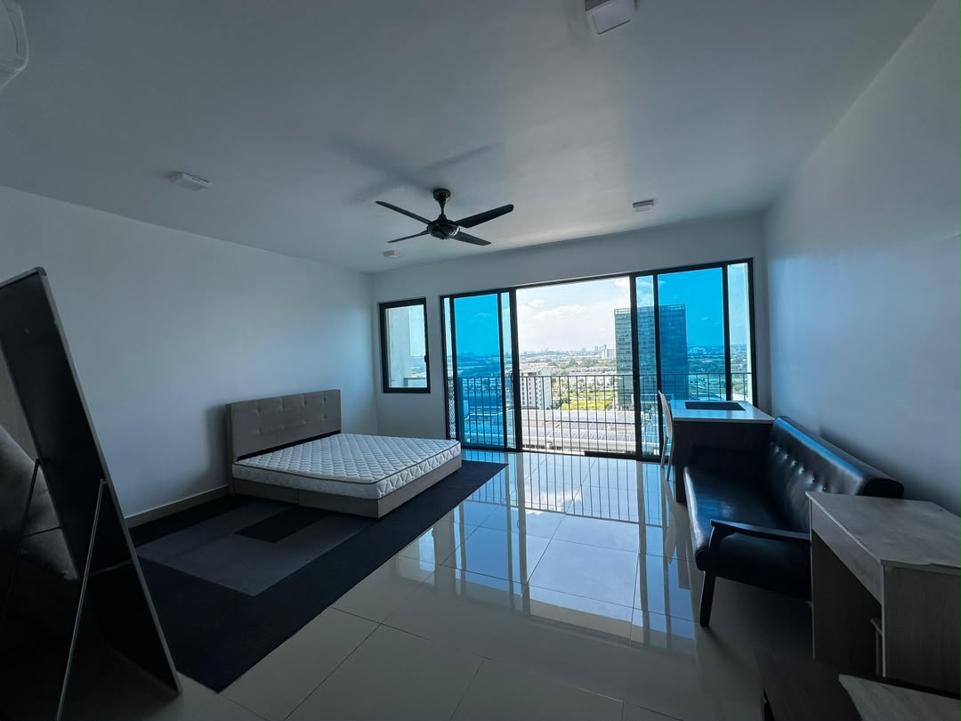Trefoil Service Residence, Setia City image