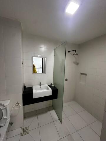 Trefoil Service Residence, Setia City image