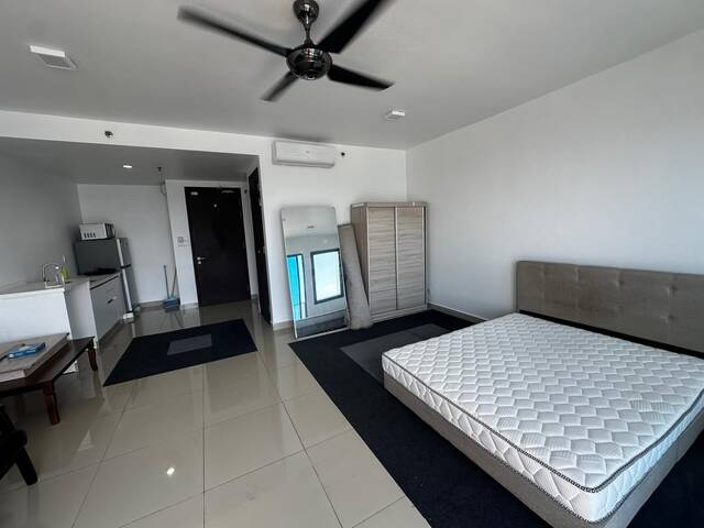 Trefoil Service Residence, Setia City photo