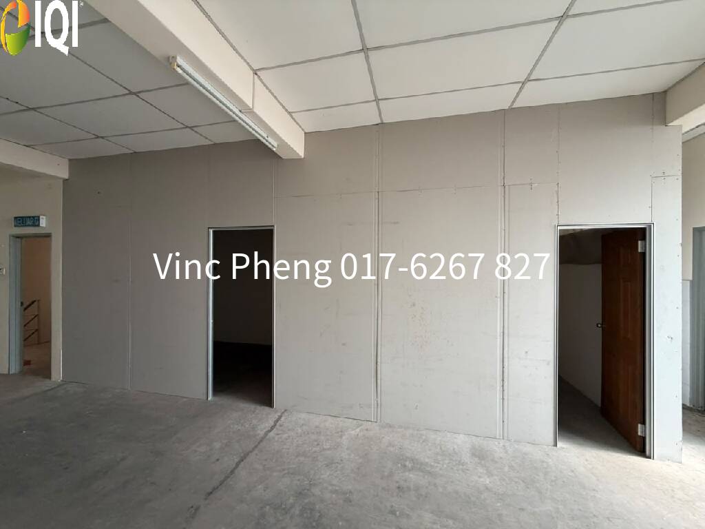 PERFECT BUSINESS LOCATION! FACE MAIN ROAD Shoplot  @ Semabok Perdana image