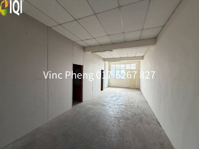 PERFECT BUSINESS LOCATION! FACE MAIN ROAD Shoplot  @ Semabok Perdana image
