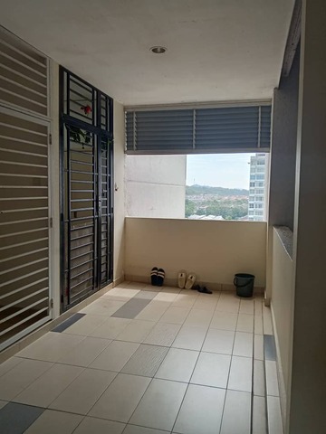 Horizon Residence,High Floor,Renovated,Bukit Indah,Gelang Patah,Full Loan image