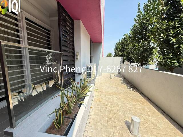 RARE GARDEN UNIT 1399sqft RENOVATED Condo @ Admiral Residence image