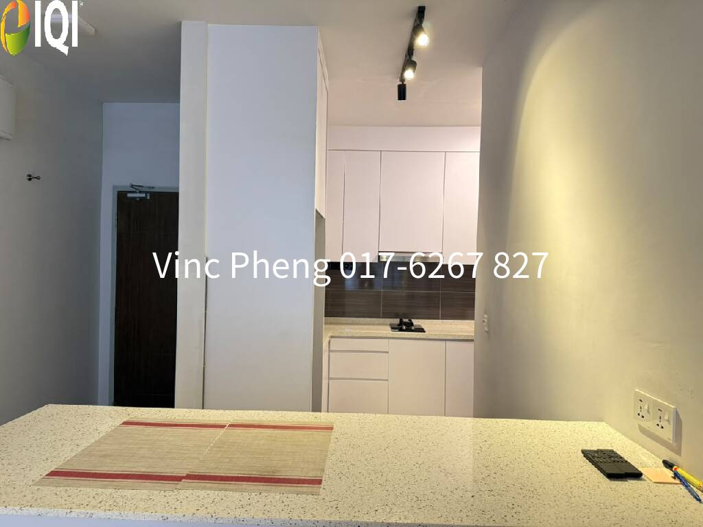 RARE GARDEN UNIT 1399sqft RENOVATED Condo @ Admiral Residence image