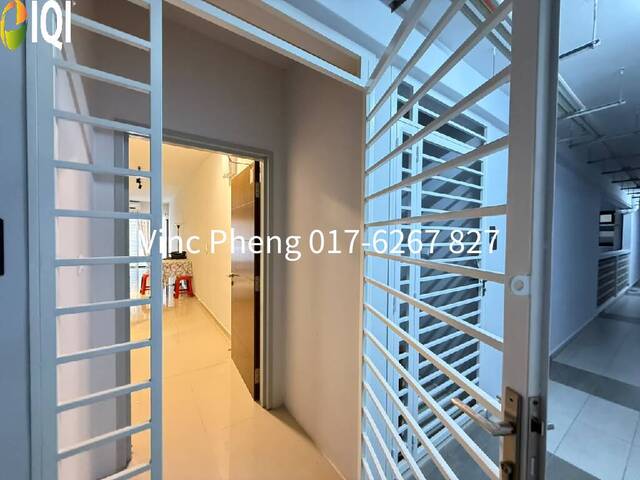 RARE GARDEN UNIT 1399sqft RENOVATED Condo @ Admiral Residence image