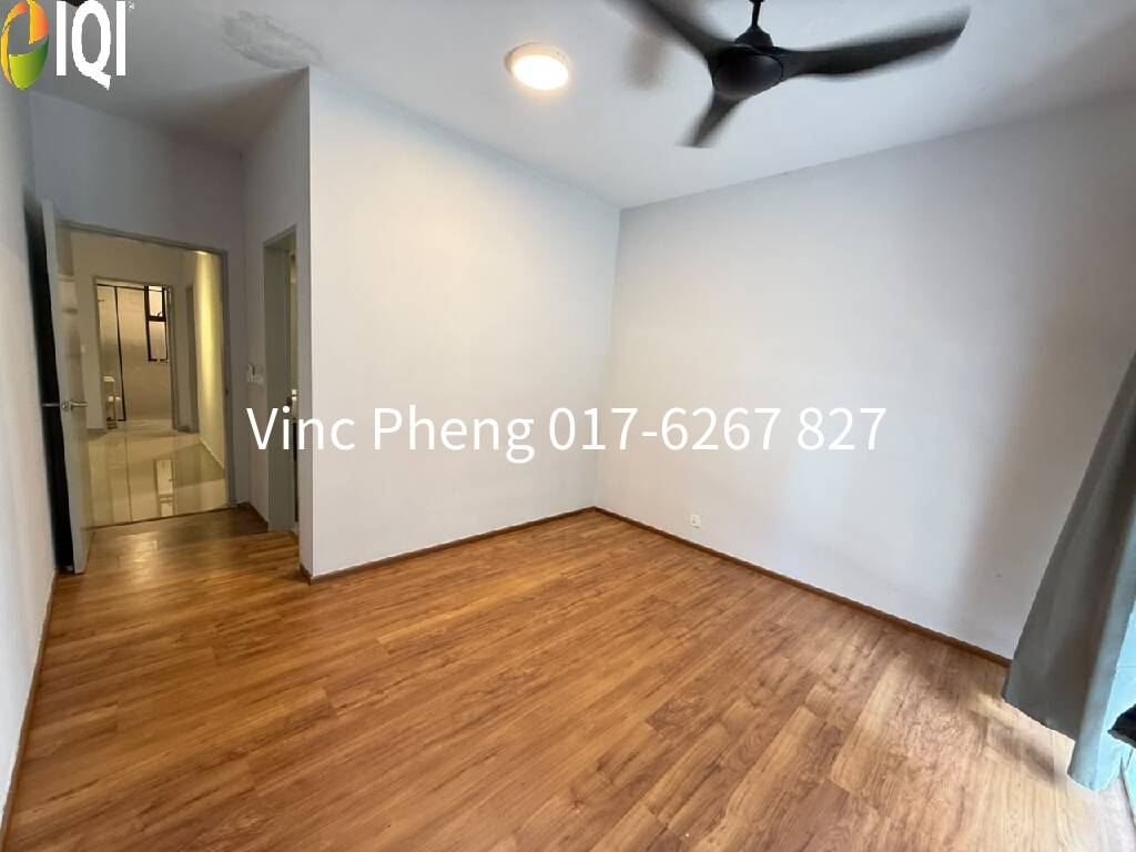 RARE GARDEN UNIT 1399sqft RENOVATED Condo @ Admiral Residence image