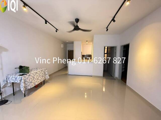 RARE GARDEN UNIT 1399sqft RENOVATED Condo @ Admiral Residence