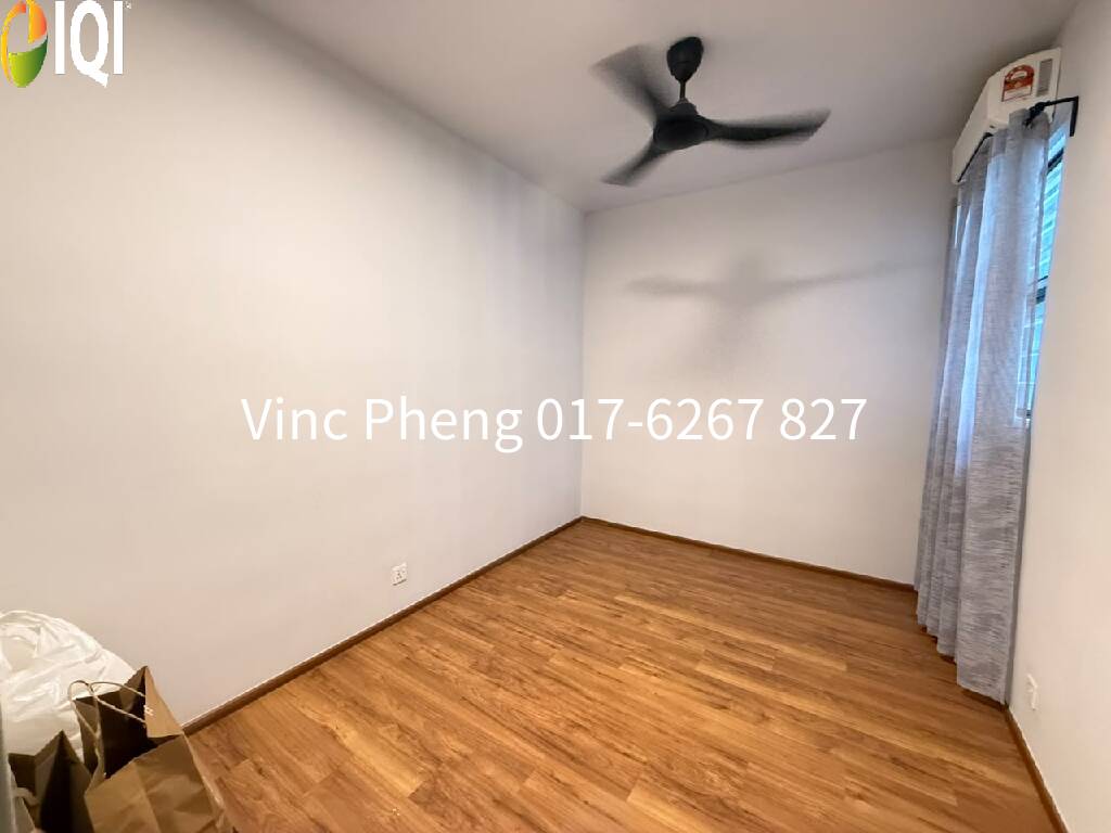 RARE GARDEN UNIT 1399sqft RENOVATED Condo @ Admiral Residence image