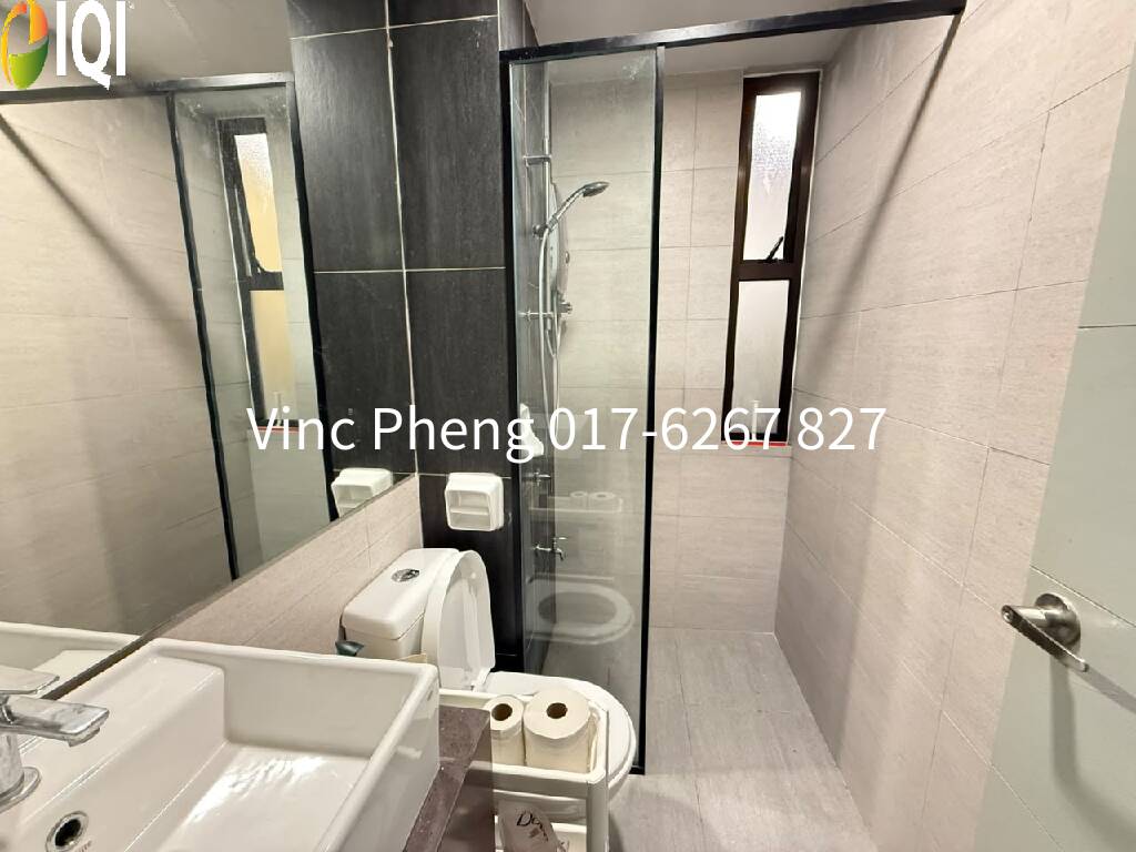 RARE GARDEN UNIT 1399sqft RENOVATED Condo @ Admiral Residence image