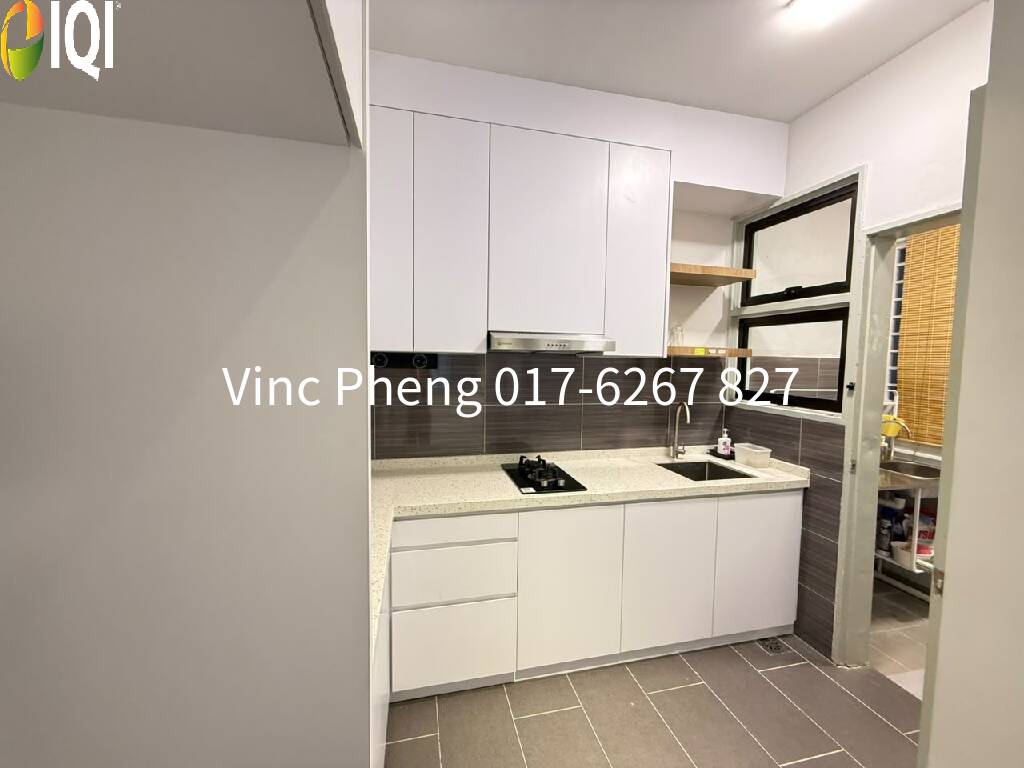 RARE GARDEN UNIT 1399sqft RENOVATED Condo @ Admiral Residence image
