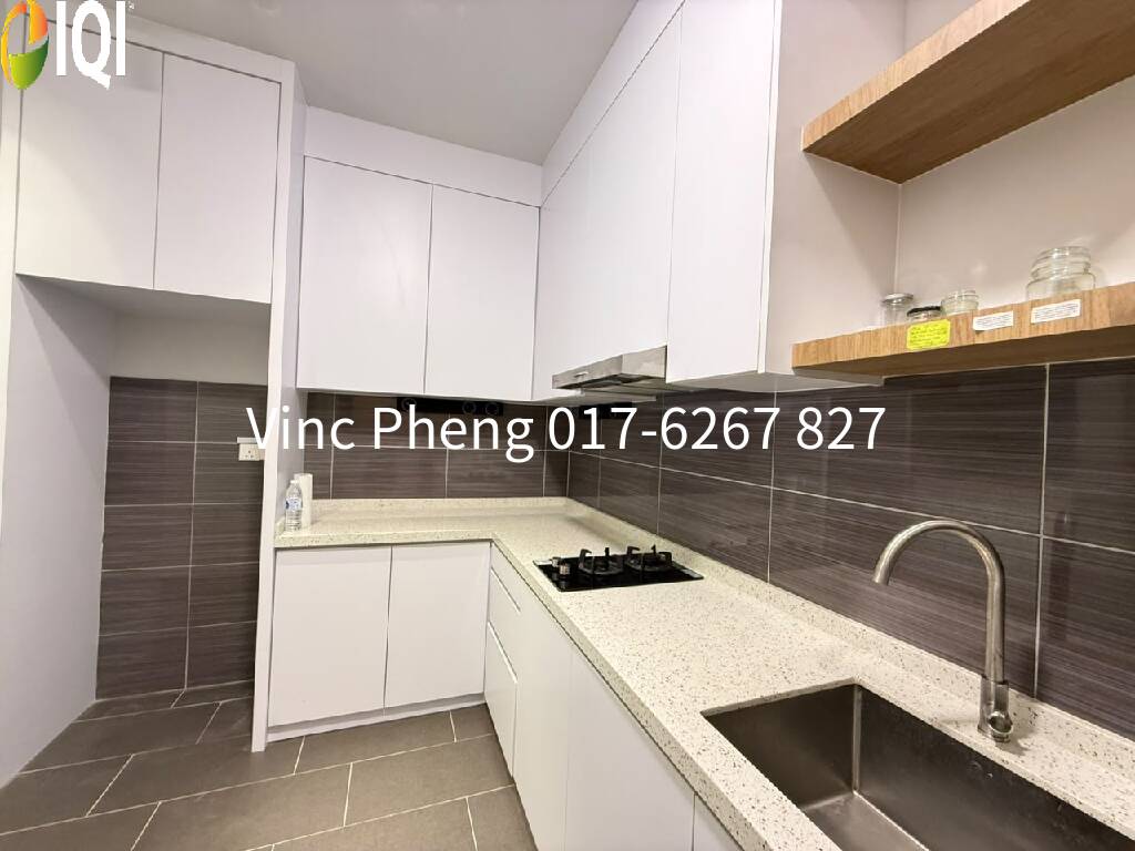 RARE GARDEN UNIT 1399sqft RENOVATED Condo @ Admiral Residence image