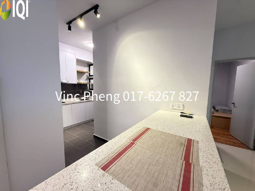 RARE GARDEN UNIT 1399sqft RENOVATED Condo @ Admiral Residence image