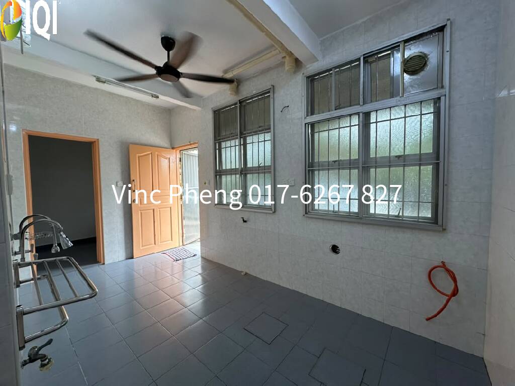 NEAR TOWN！FULLY RENOVATED FREEHOLD 3+1R @ Kampung Lapan Melaka   image