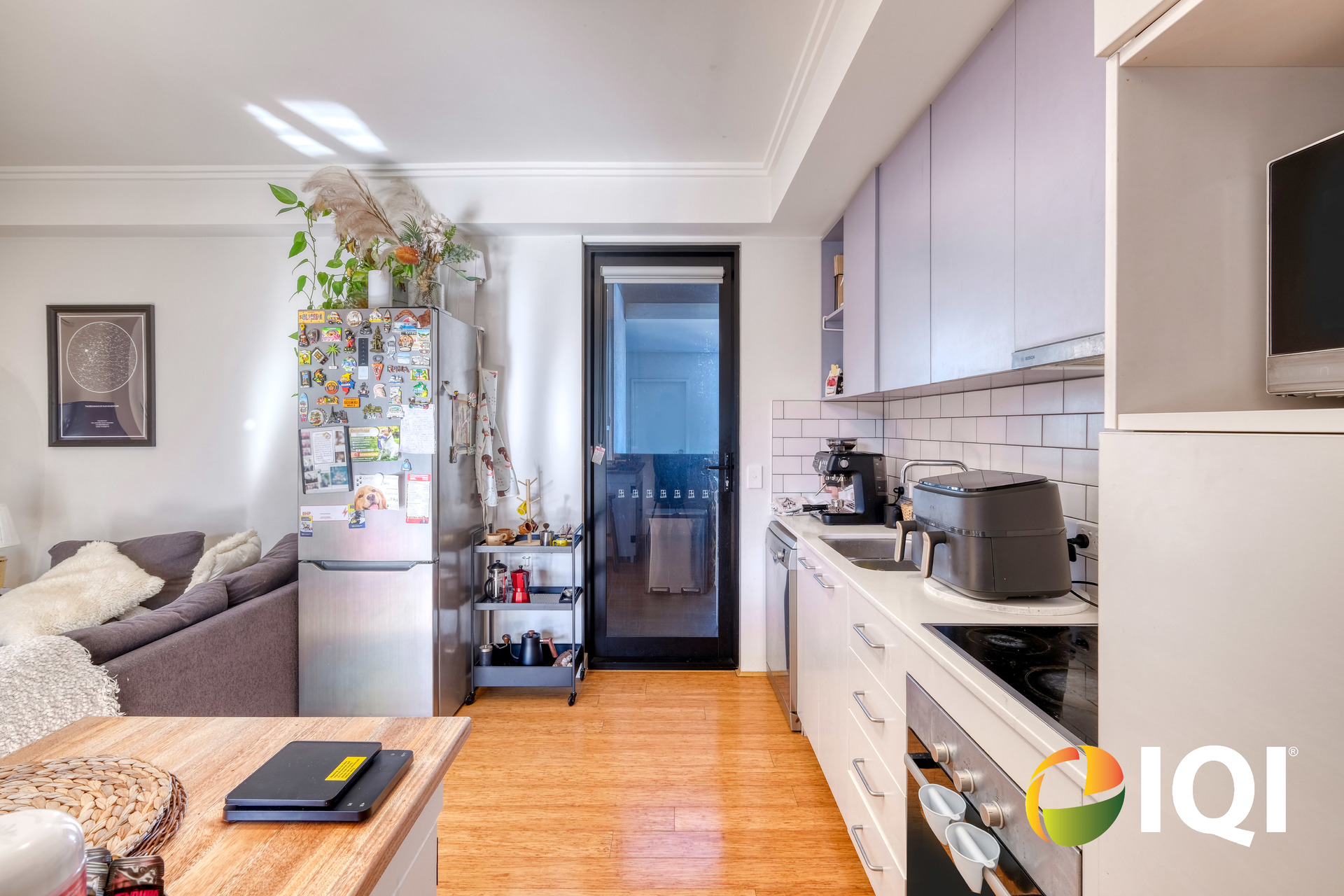 Contemporary Bottleyard Living Overlooking Robertson Park image