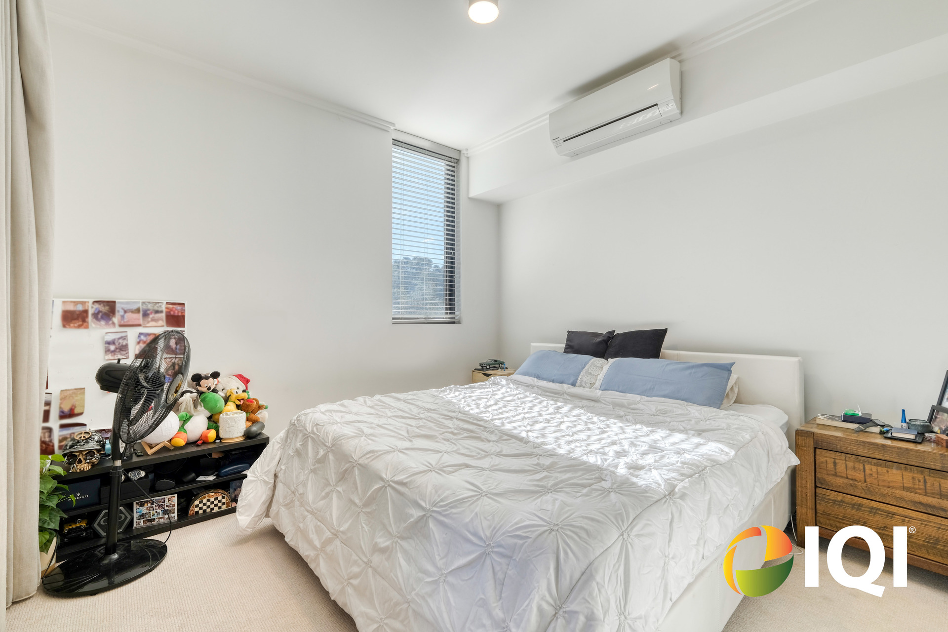 Contemporary Bottleyard Living Overlooking Robertson Park image