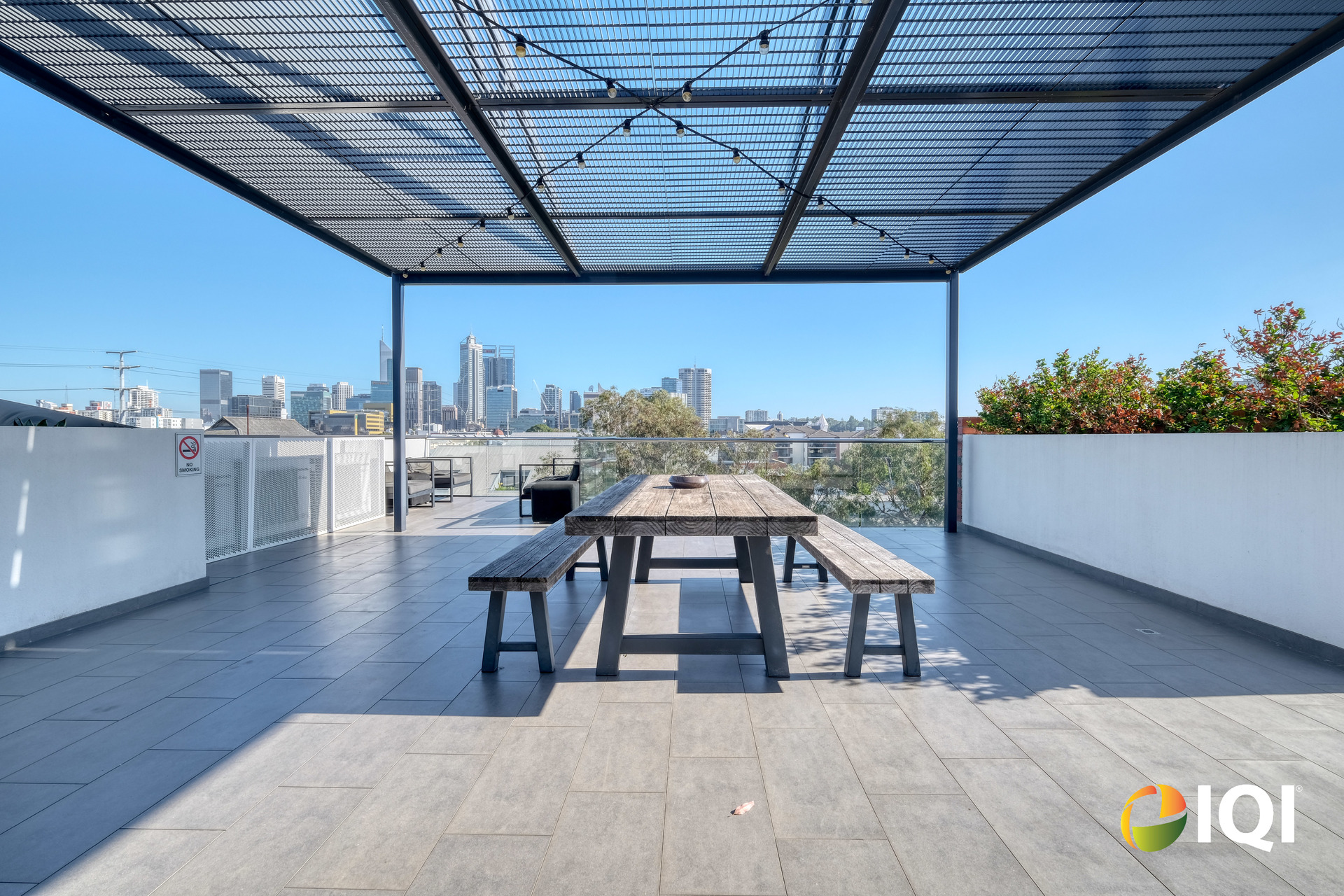 Contemporary Bottleyard Living Overlooking Robertson Park image