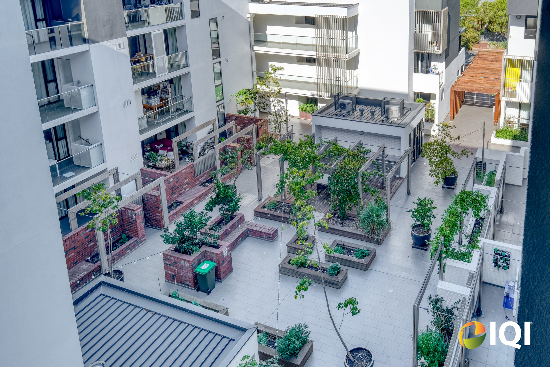 Contemporary Bottleyard Living Overlooking Robertson Park image