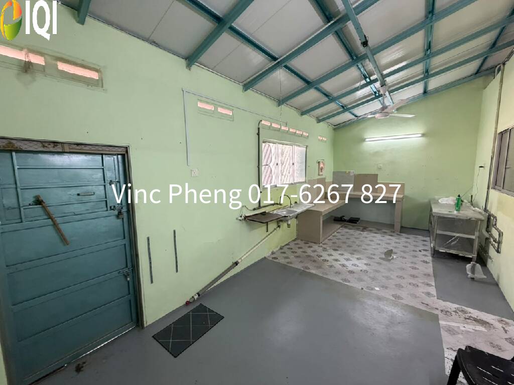 RM360K! RENOVATED FREEHOLD 3BR Terrace @ Taman Kampung Lapan  image