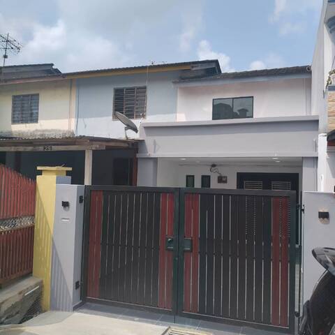Taman Megah Ria 2 Sty Low Cost,Jalan Bayan,Masai,Renovated,Extend
