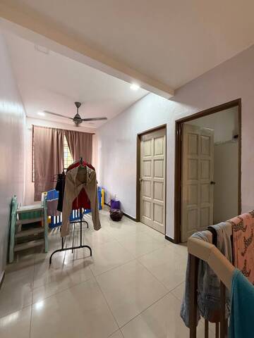 Taman Megah Ria 1.5 Sty Semi D,Jalan Api Api,Masai,Renovated,Extend image