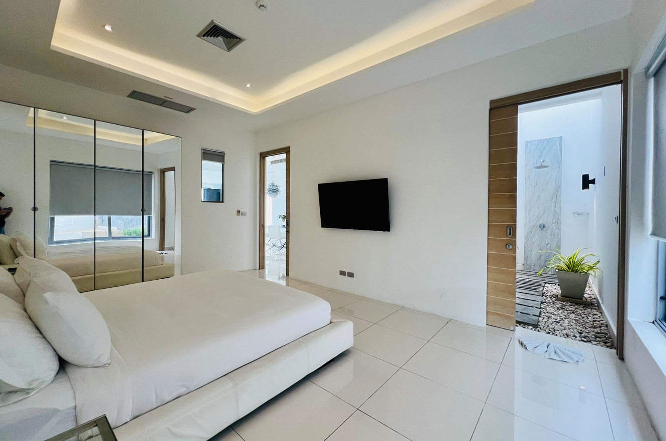 🌊 PRIVATE POOL & PANORAMIC SEA VIEW | 3-BEDROOM RESALE image