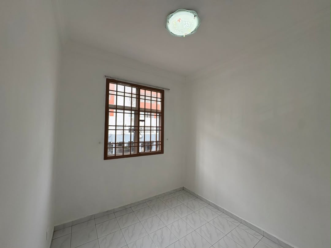 Sri Putra Apartment,Bandar Putra Kulai,Level 1,Full Loan,Ioi Mall image