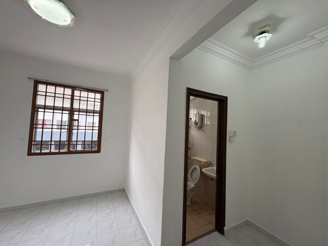 Sri Putra Apartment,Bandar Putra Kulai,Level 1,Full Loan,Ioi Mall image