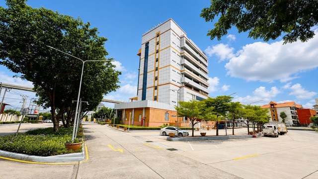 Integrated Commercial  Space for Lease JW Tower  in Prime Location, Srinakarin Road Bangkok image