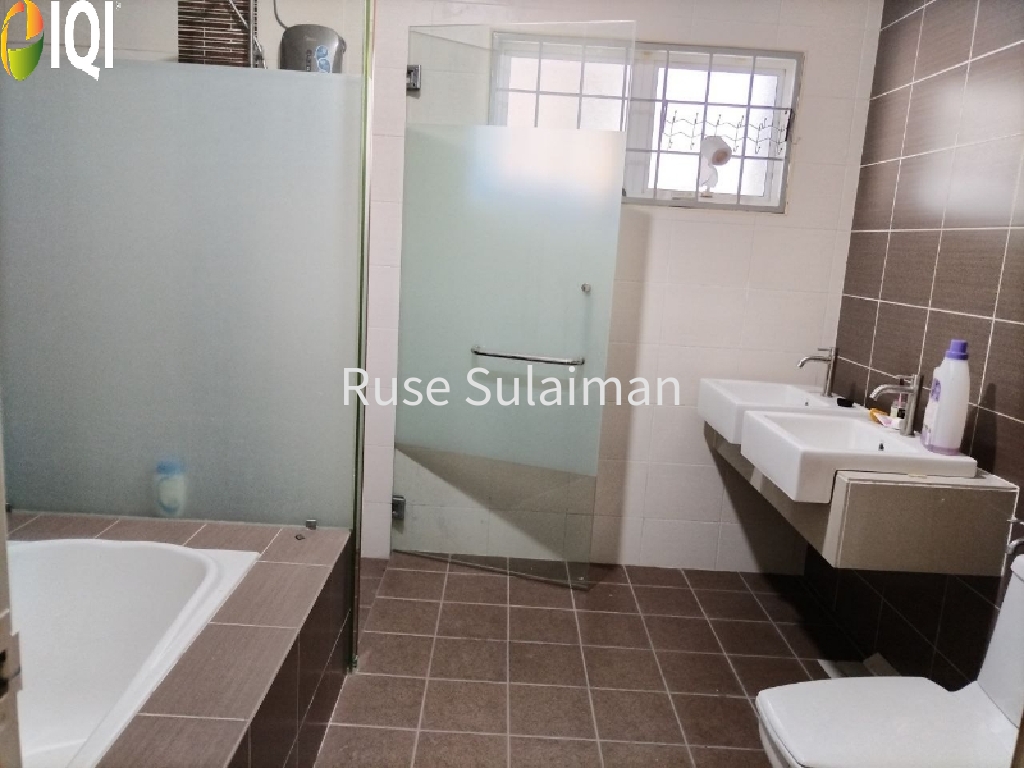 Semi-D Greenhill Residence image