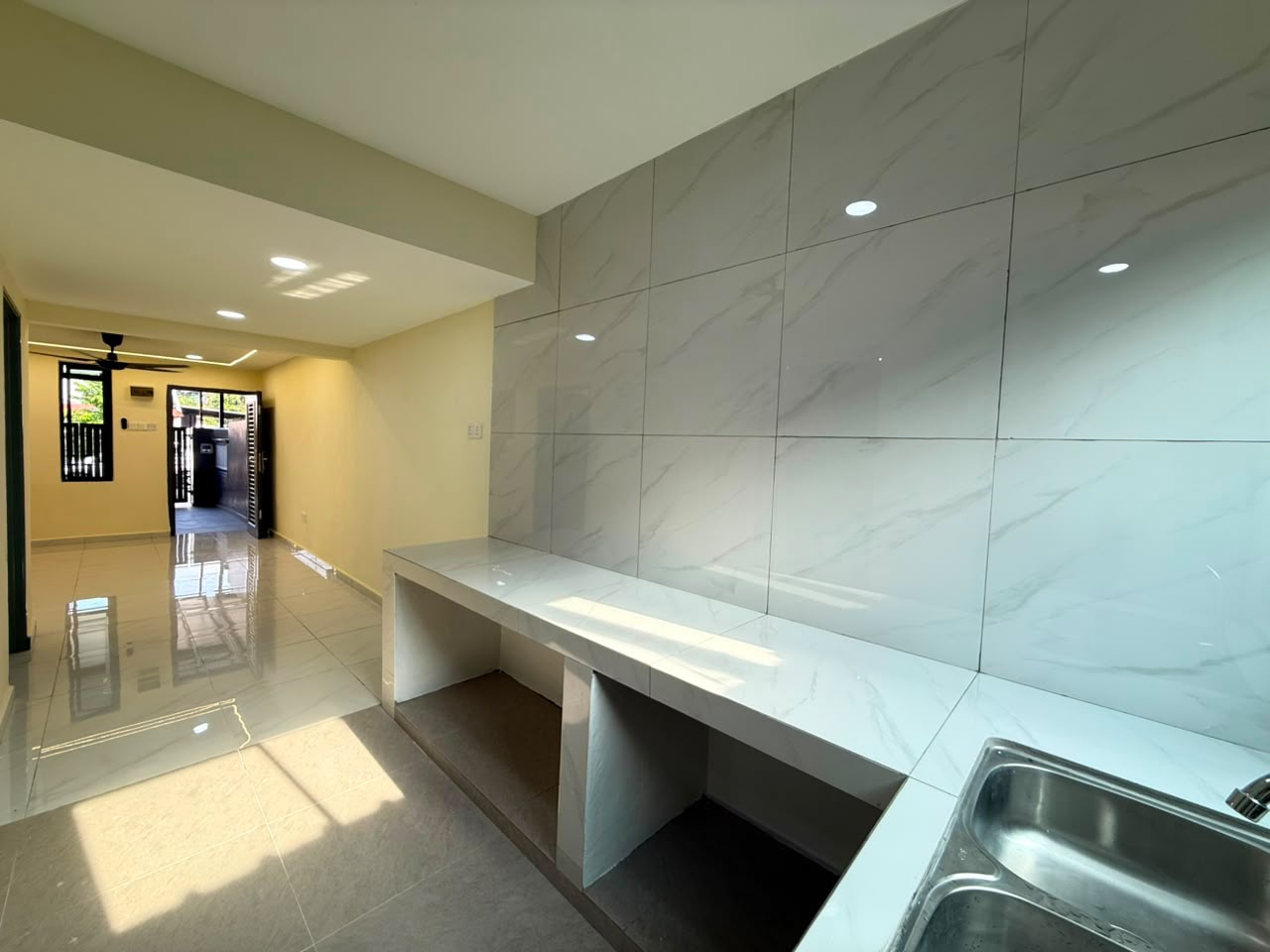 Bandar Baru Permas Jaya 2 Sty Low Cost,Renovated,Unblock View,Extend image