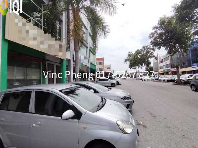 PRIME LOCATION 3-Storey Shoplot @ Cheng Utama photo