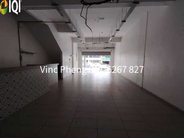 PRIME LOCATION 3-Storey Shoplot @ Cheng Utama image