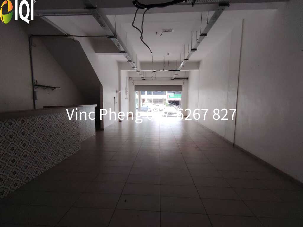 PRIME LOCATION 3-Storey Shoplot @ Cheng Utama image