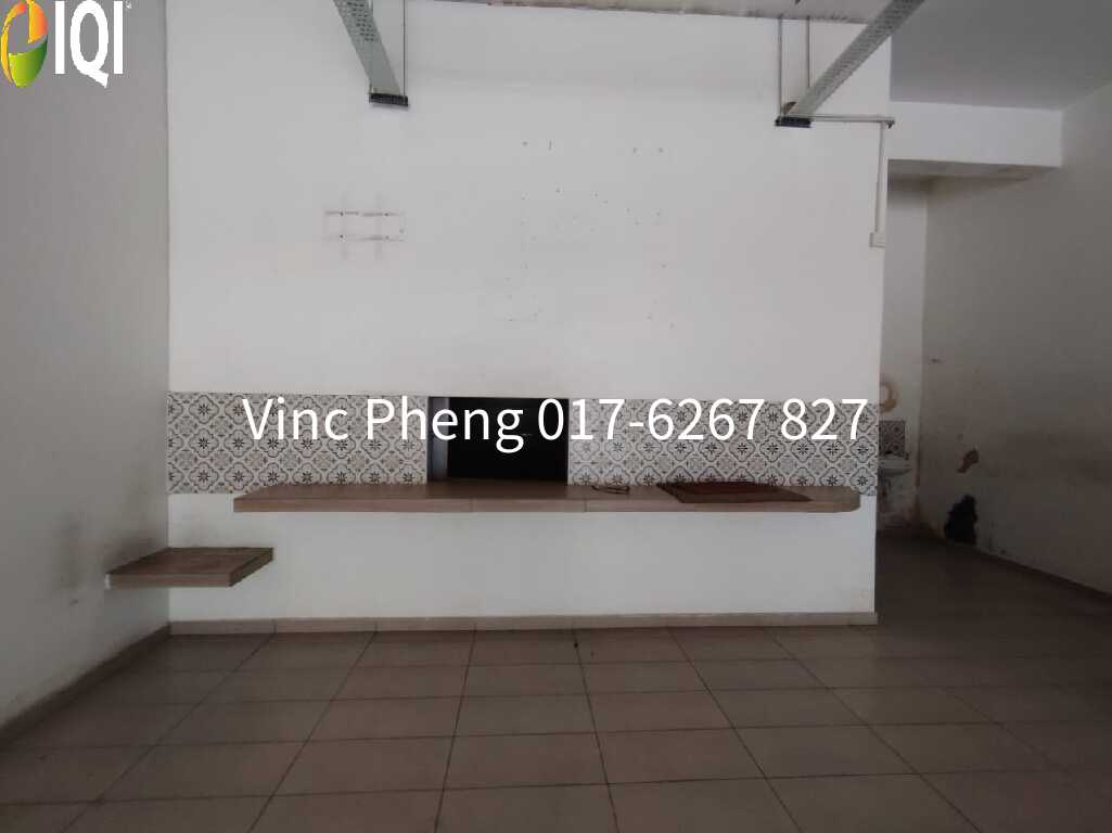 PRIME LOCATION 3-Storey Shoplot @ Cheng Utama image