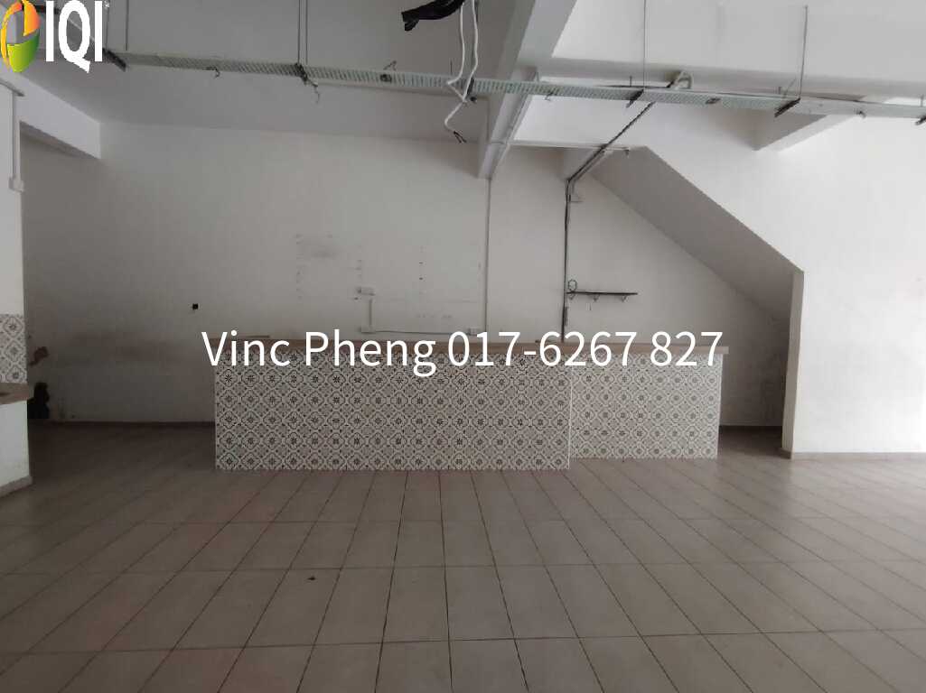 PRIME LOCATION 3-Storey Shoplot @ Cheng Utama image
