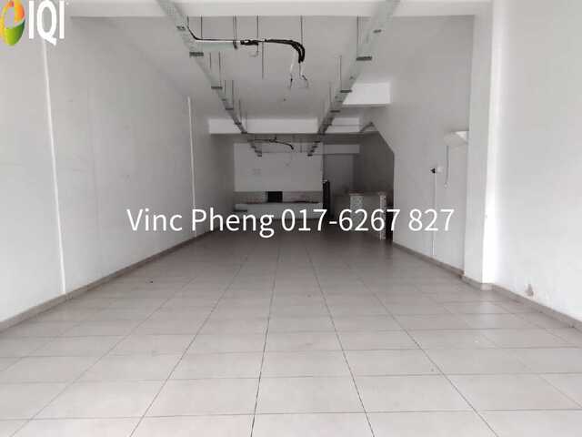 PRIME LOCATION 3-Storey Shoplot @ Cheng Utama image