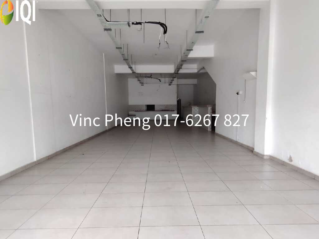 PRIME LOCATION 3-Storey Shoplot @ Cheng Utama image