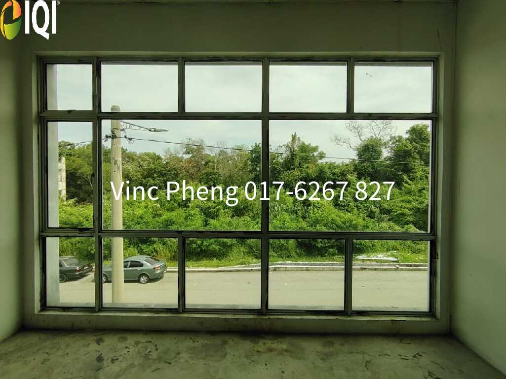 PRIME LOCATION 3-Storey Shoplot @ Cheng Utama image