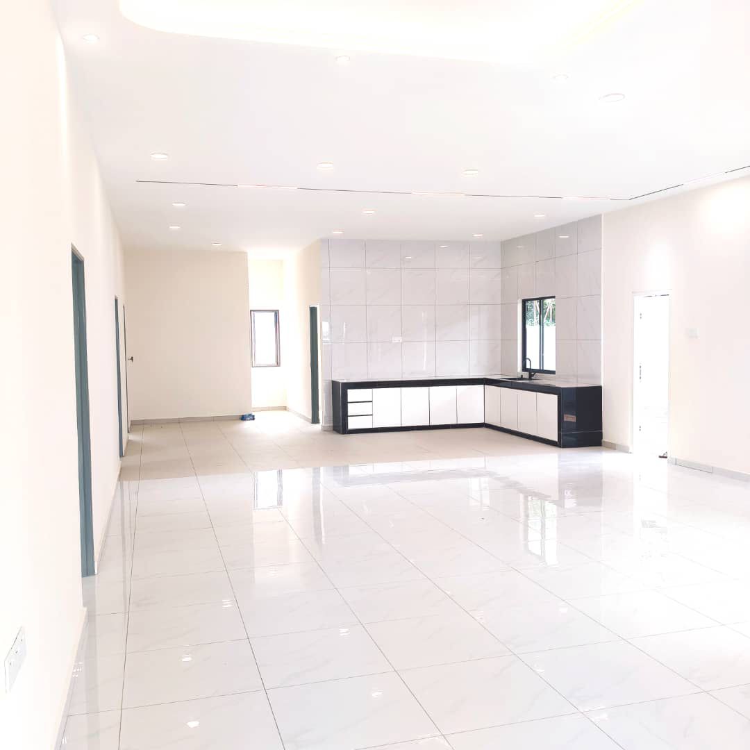 Larkin 1 Sty Bungalow,Jb Town,Jalan Tani,Johor Bahru,Renovated,Extend image